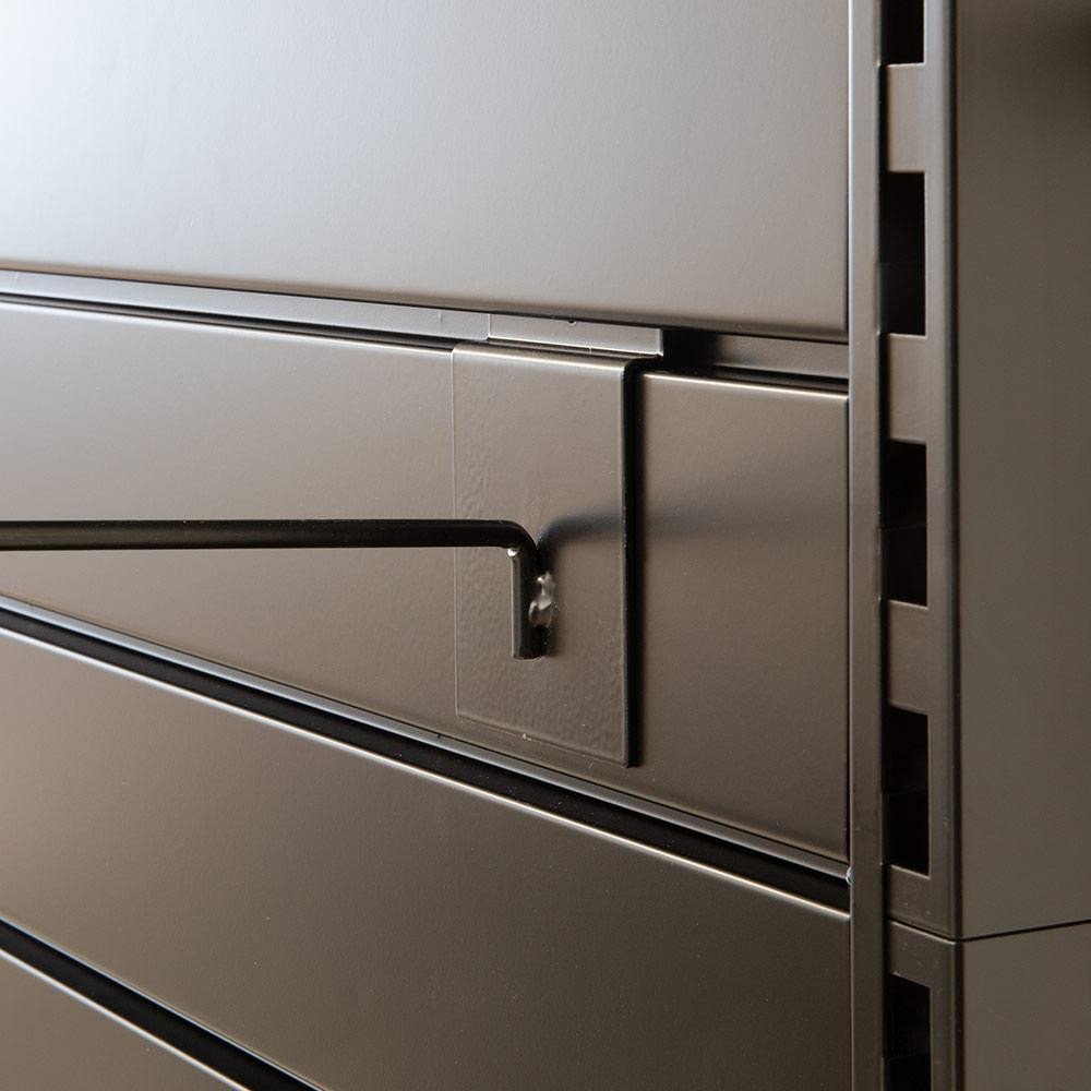 Broche masques pour présentoir